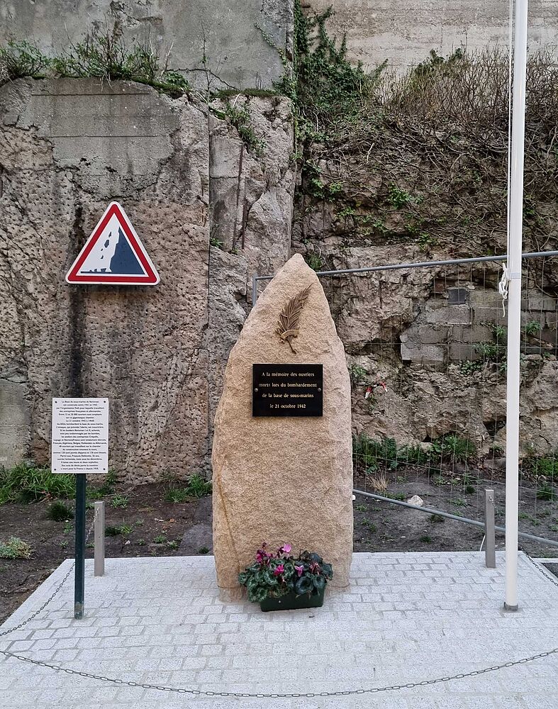 Aux victimes civiles du bombardement du 21 octobre 1942