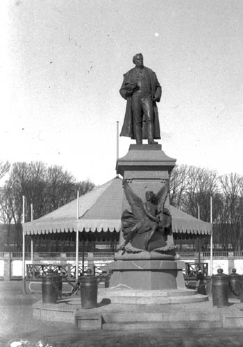 Statue d'Henri Dupuy-de-Lôme